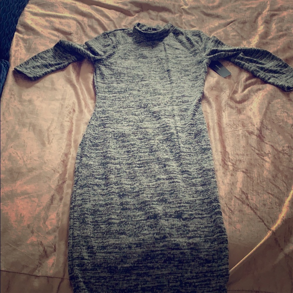 Cute and form-fitting Lulus dress!